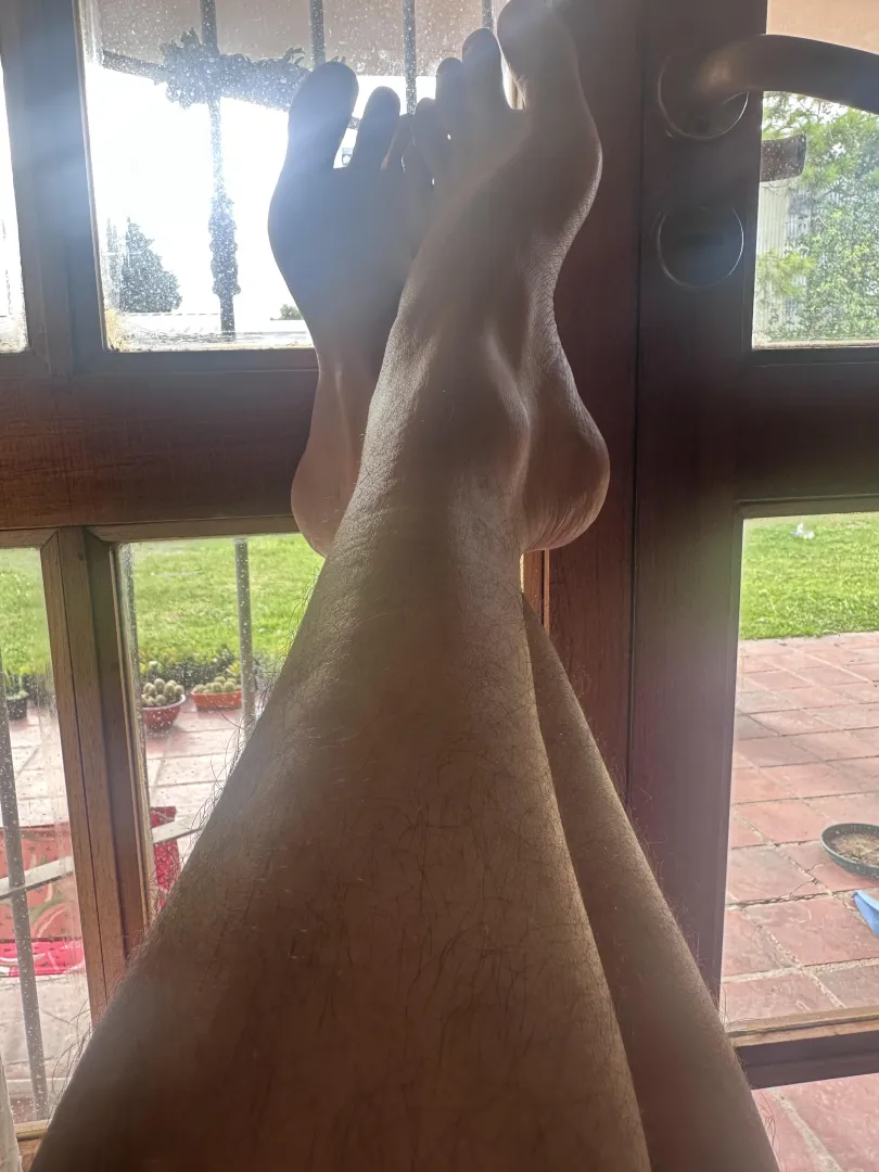 Raining day ️I want a hot latte ☕️ who invite me? posted by Sophie_100usd