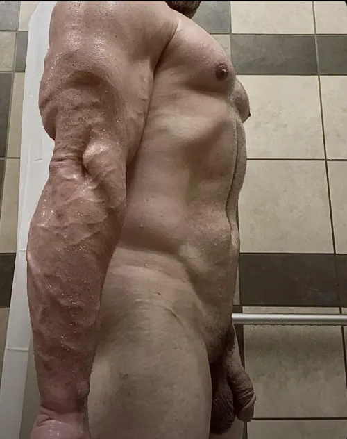 Raise your hand if you like thick married gym guys by MrBigDaddyBuff