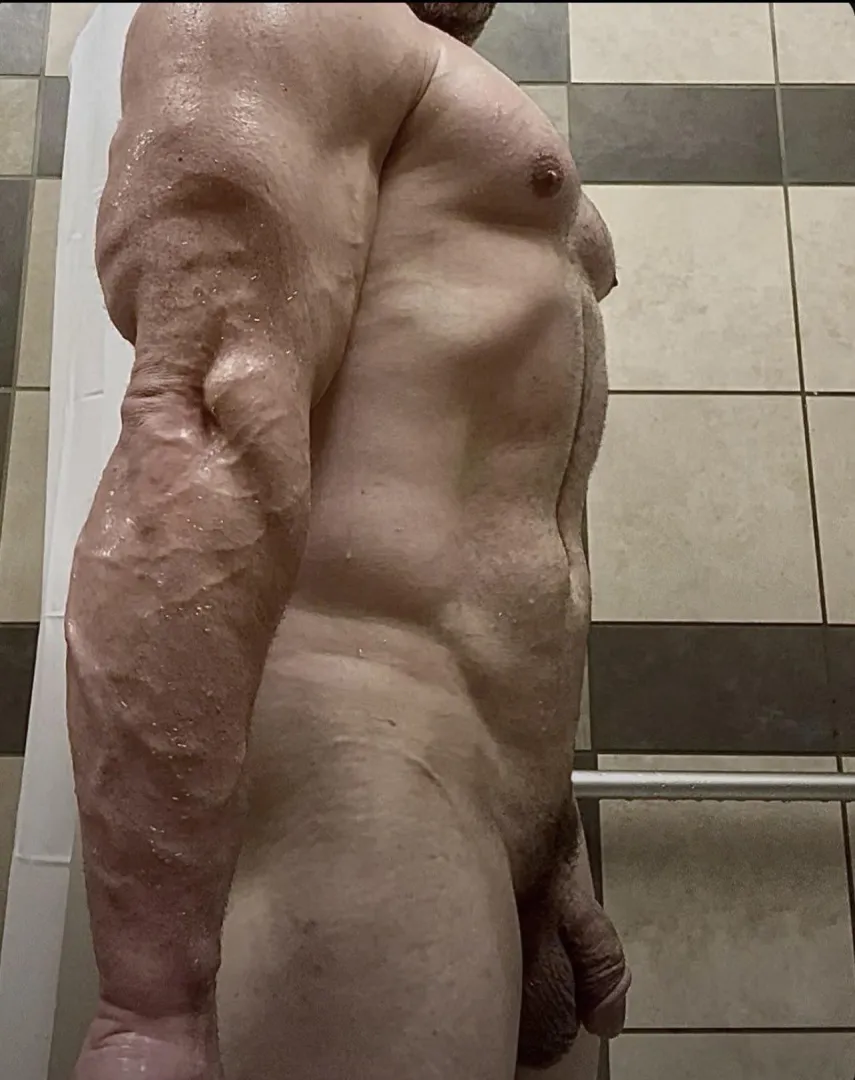 Raise your hand if you like thick married gym guys posted by MrBigDaddyBuff