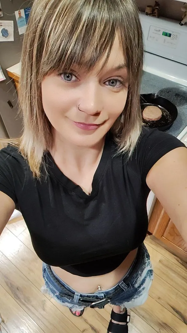 Raise your hard dick if you like me posted by MissTaylorLaurenxo