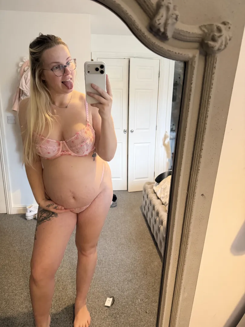 Rate my pregnant body on a scale 1-10 posted by SoftlyTeasin