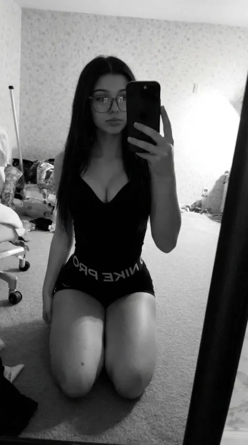 rate this pic pls by weiclaycy