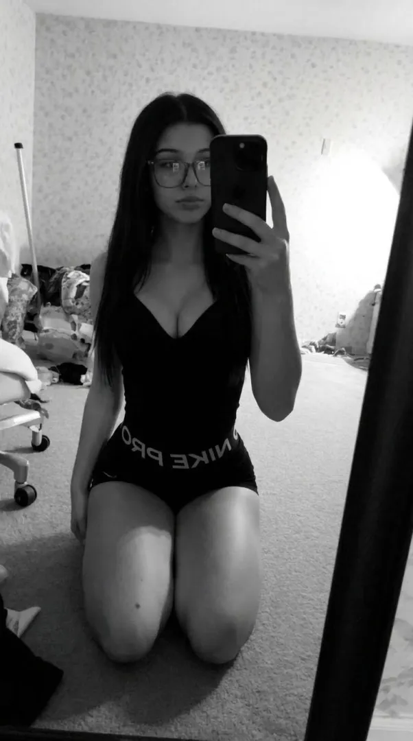 rate this pic pls posted by weiclaycy