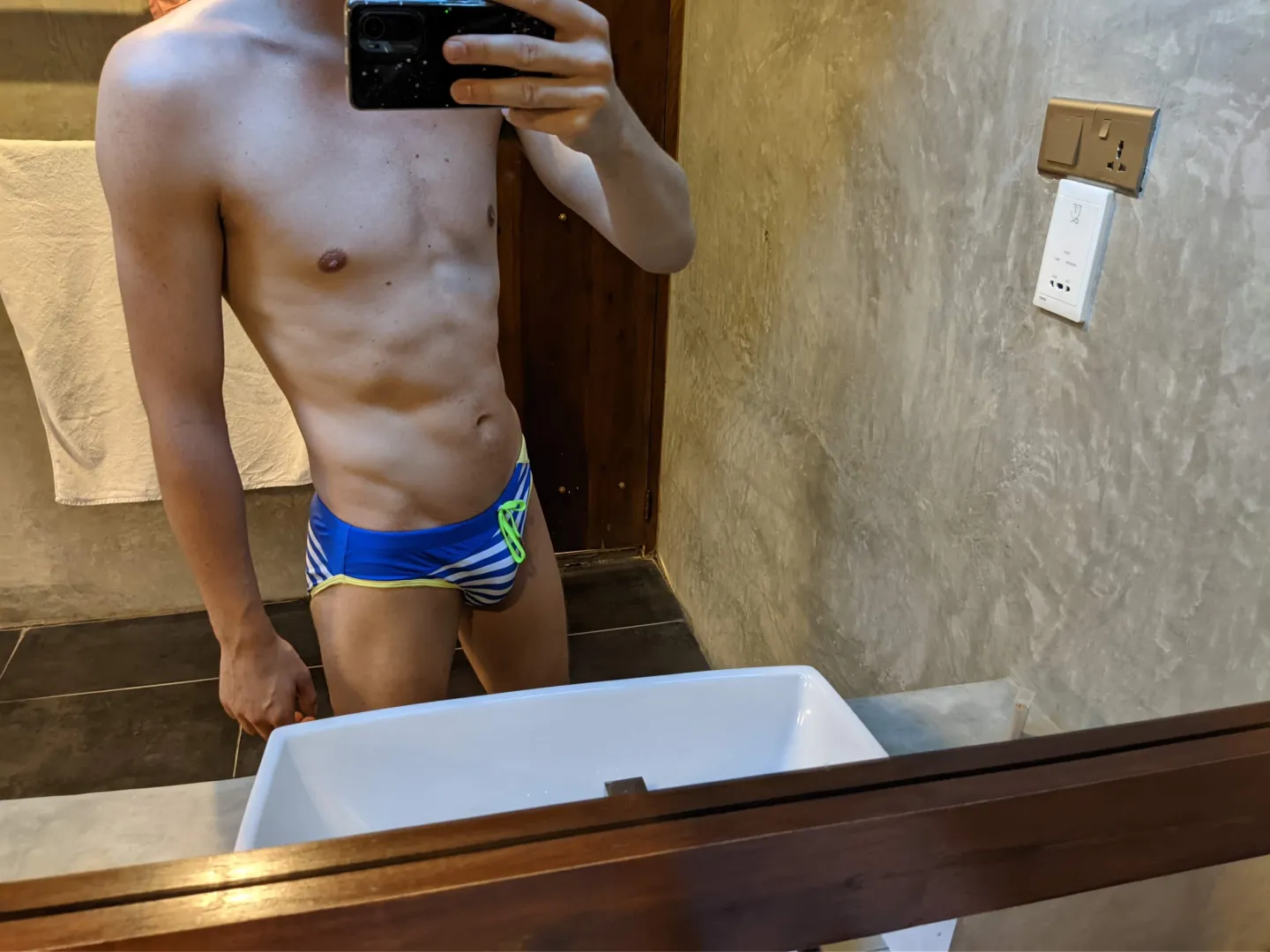 Ready for the pool posted by DutchAmsGuy