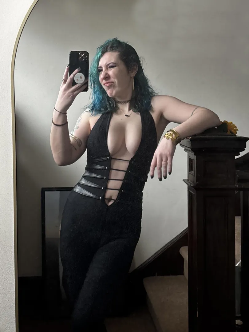 Ready to go out selfie posted by sirenskiss3