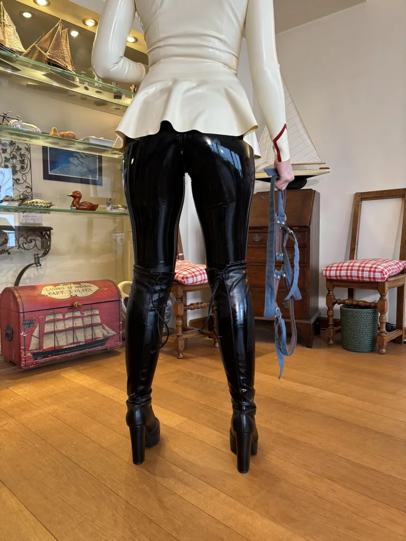 Ready to peg u posted by medusi12