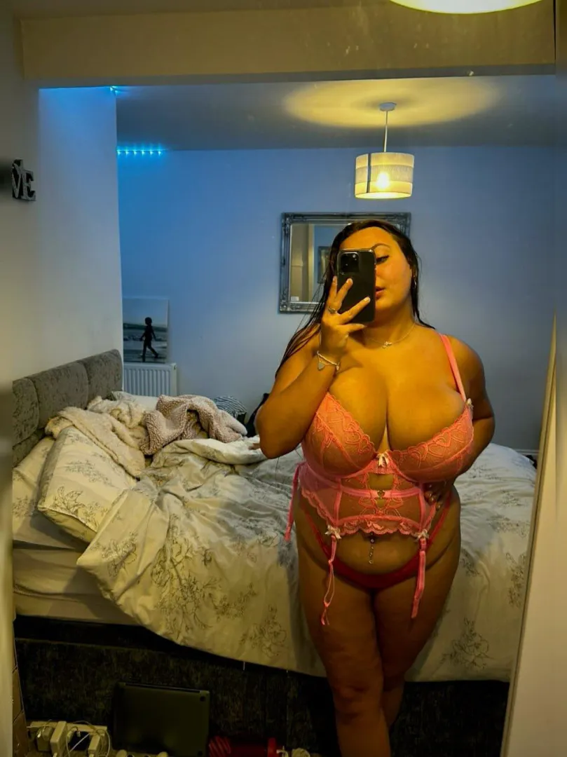 Real ones love fat girls. Are you one of them? posted by GlowinCandy