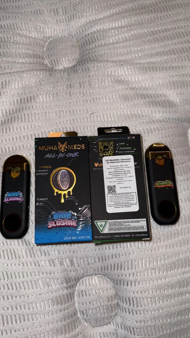 real or fake? plug sold me both for $40 posted by Particular_Spot218