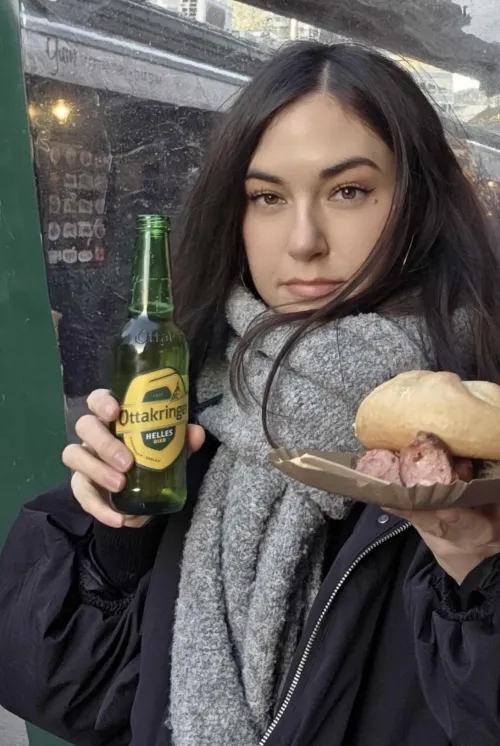 Recent pic. Goddamn she’s so gorgeous by LordOfTheBedRoom