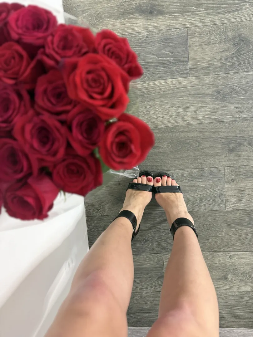 Red and black are a perfect combination posted by Gothppixie