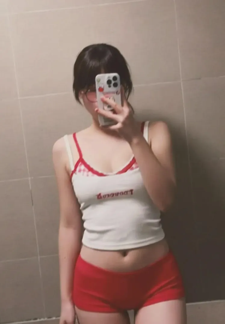 red and white match ;) posted by lolidreams