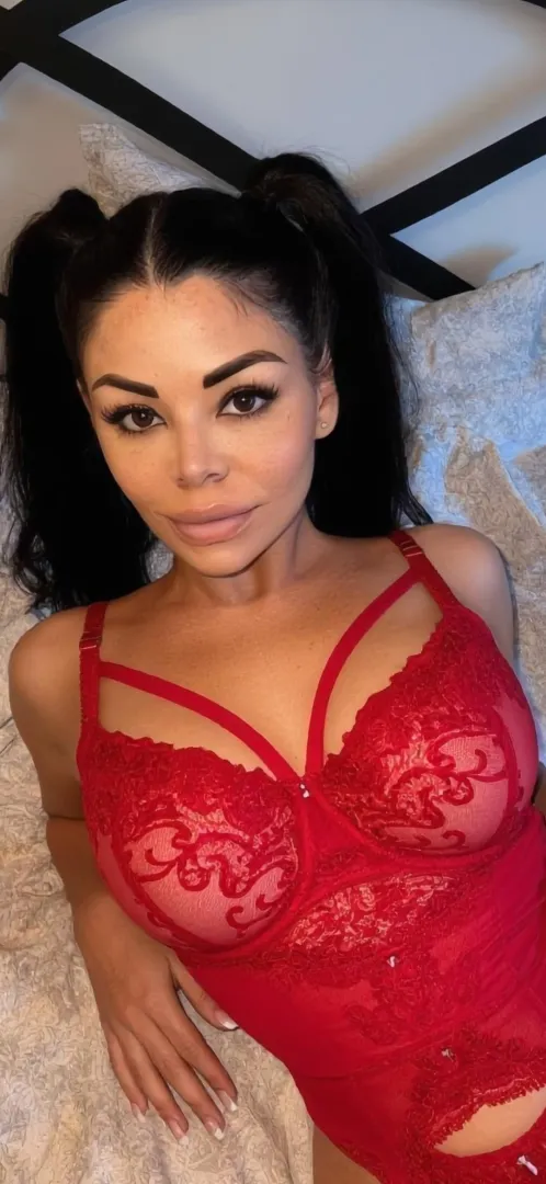 Red hot MILF posted by LiaLoren4Real