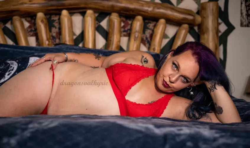 Red is the perfect compliment to desire by dragonsvalkyrie