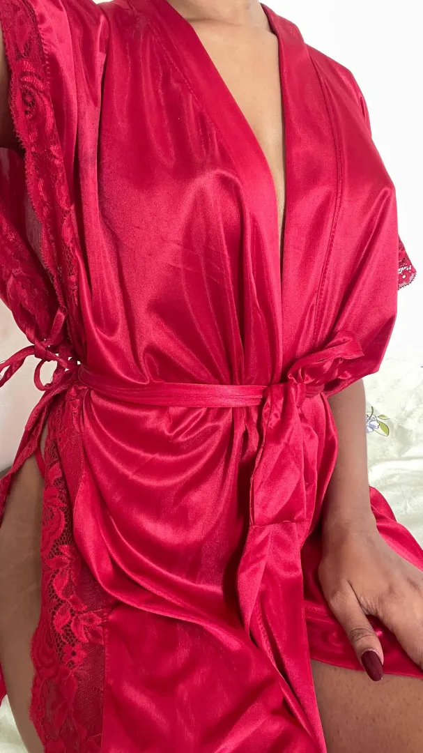 Red looks good on me, don’t you think? posted by GovernessOfDesire