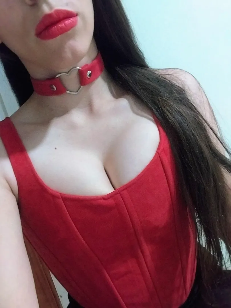 Red sexy lips posted by TheCreamyPeaches