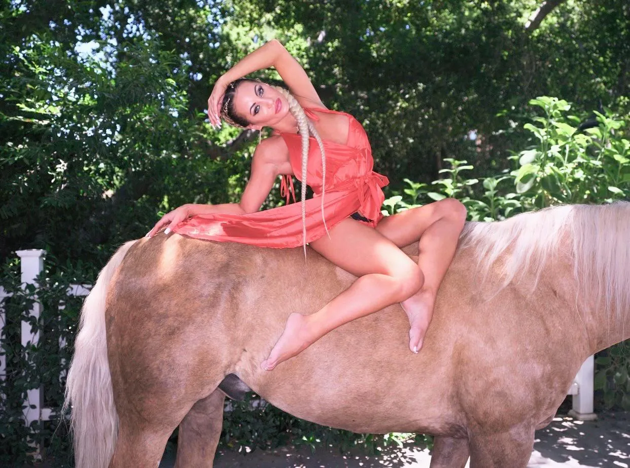 Red silk , bareback , no reins…. ❤️‍ posted by Elektra_Sky