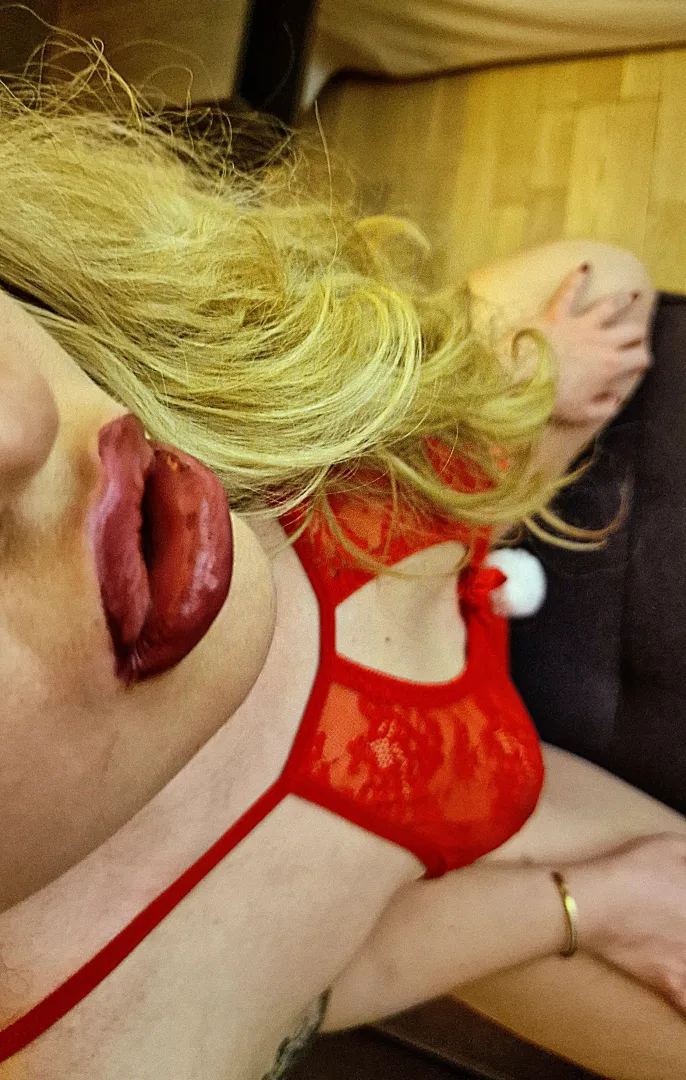Red thick juicy lips posted by NordicNaughtie
