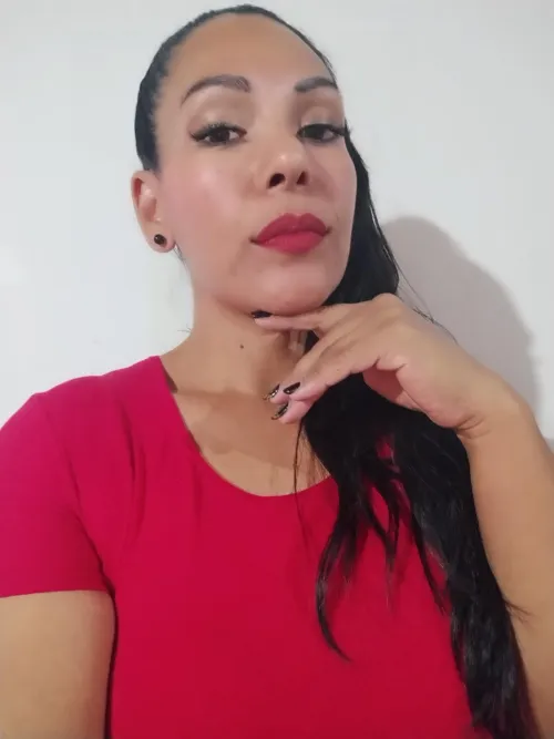 Red velvet  by Reginabooty