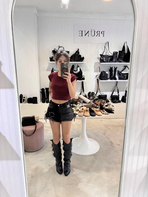 Reimburse my new boots.

If you want my attention, you fund my pleasure. Pay up and know your place.  by lovelyskms