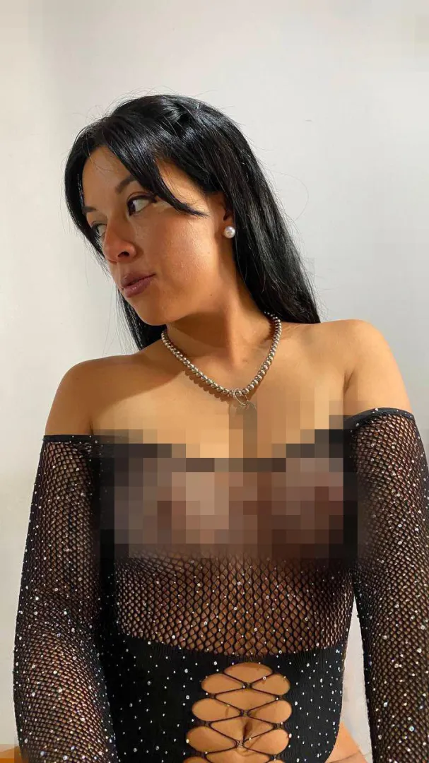 Relax, it's not the pixels protecting you… It's just that, even without seeing clearly, you know you're not going to make it. Blurry or not, your inferiority is perfectly understandable. posted by SaamiMartinez69