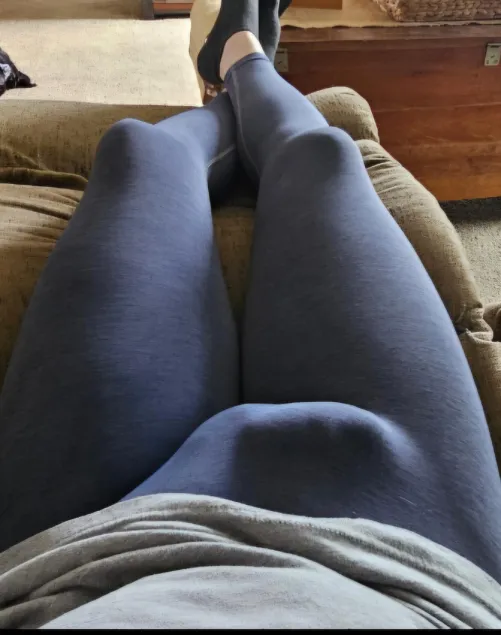 Relaxing day in leggings by Megastretchman