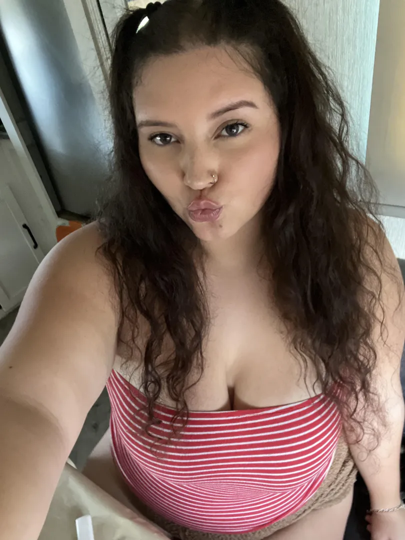 reply yes if you’d fuck me posted by AnybodyLost6726