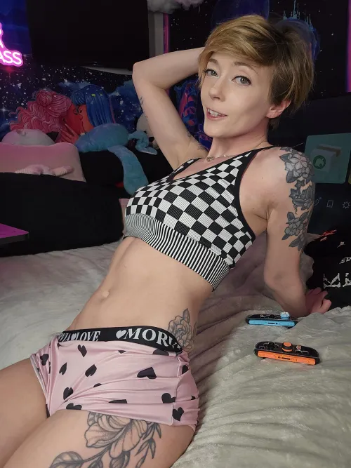 REPORTING LIVE✨ It's a sexy lupus show tonight! ☺️ Let's play some Animal Crossing together  ⏬⛓️LINKS⛓️⏬ by littlerosexo