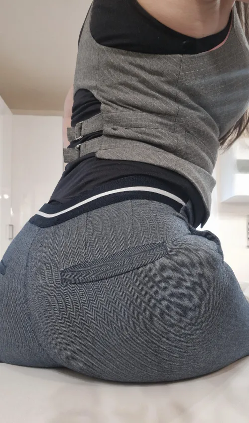 Resting a bit, do you mind?  by ShyyxNicole