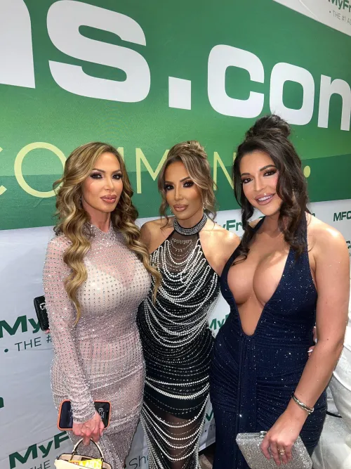 Richelle, Nikki Benz and Elizabeth Skylar at tonight’s AVN Awards by thehornyblog