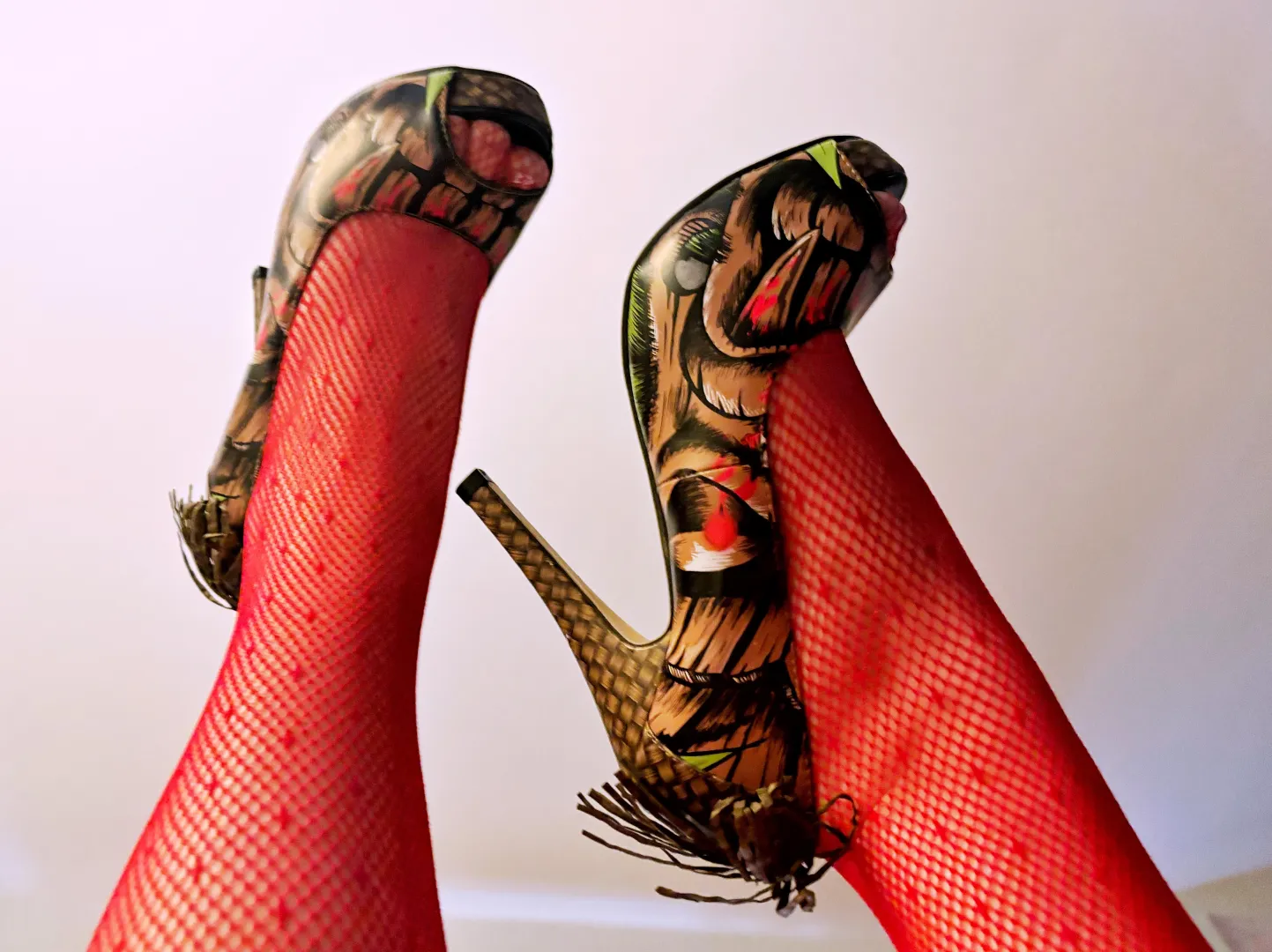 rip my stockings off please? rehearsal was rough this morning posted by SaturnSaysShalom