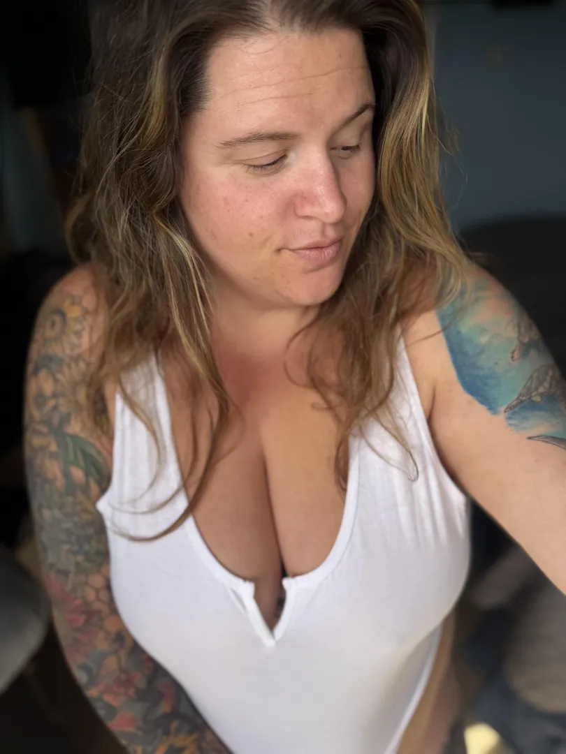 Rise and shine ,wake up with these sexy bbw curves covered in tattoos ! posted by handful_heather420