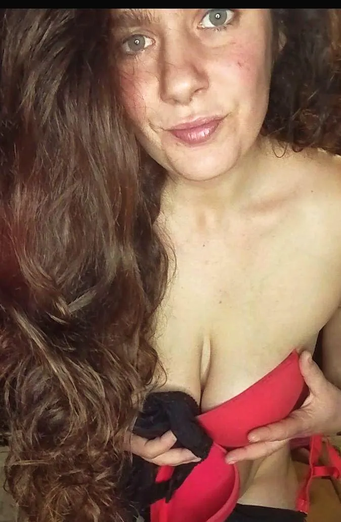 Rosso o nero? posted by GinnyClaire1996