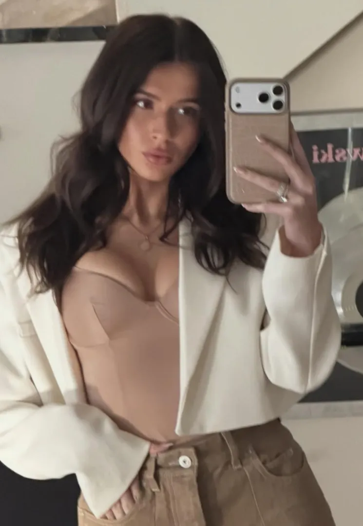 Roxie posted by Full_Syrup_683