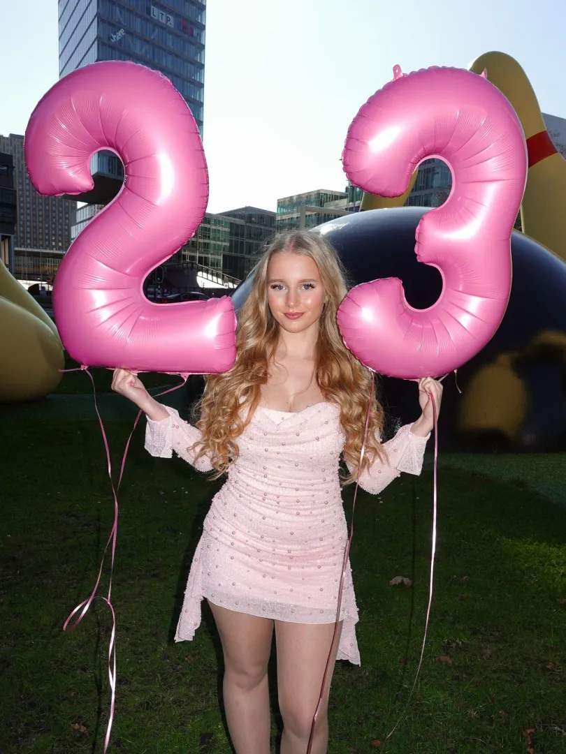 Sandy Denice posted by Graafzon