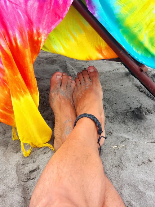 Sandy feet ☺️ by guysoles-lover