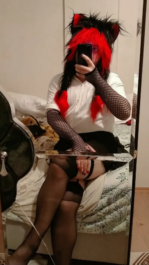 Sanırım kendi orijinal saçlarımı da kırmızı siyah yapıcam ‍ by BenAzrayim