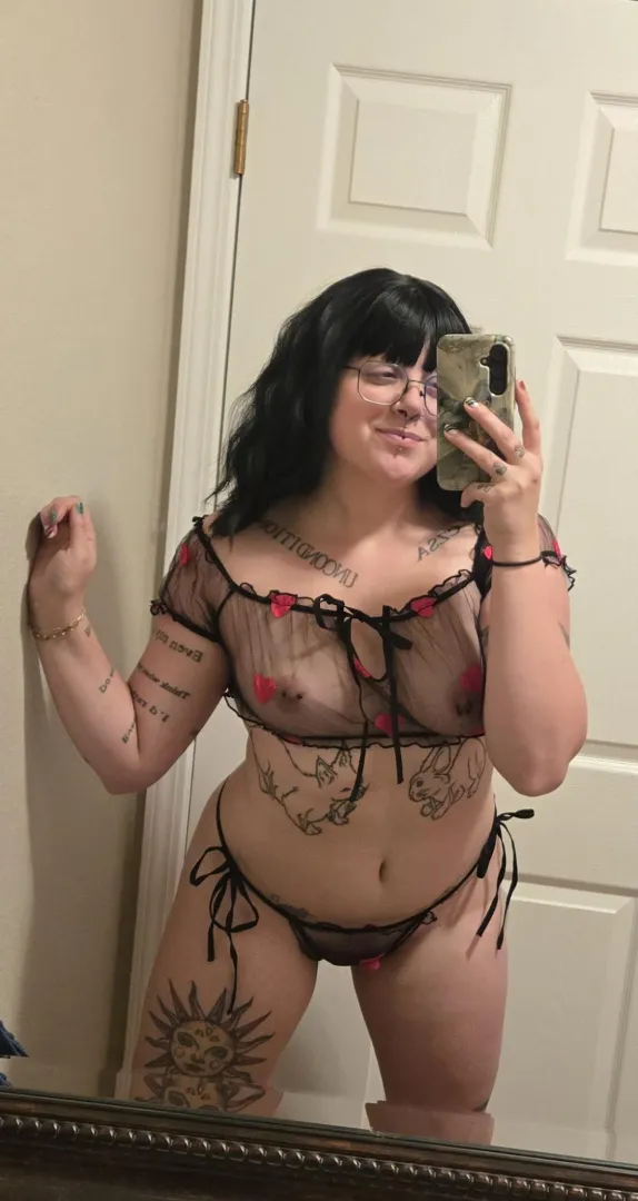 [Sarah_e_xx] ready for valentines ❤️ posted by cute_aggro_gamergirl