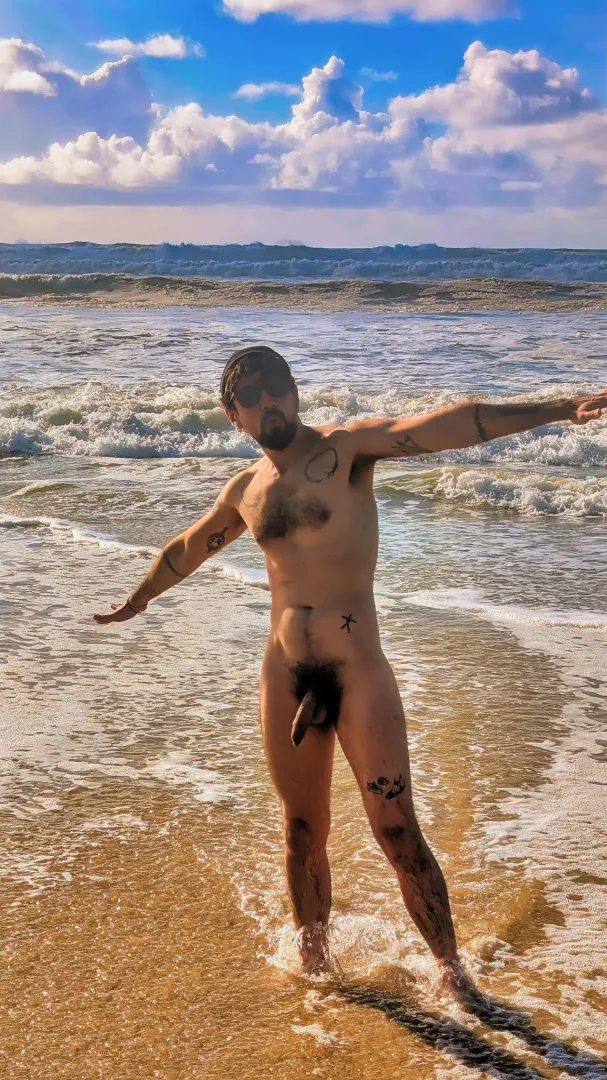 SATURDAY AT THE BEACH posted by thenakedbro3