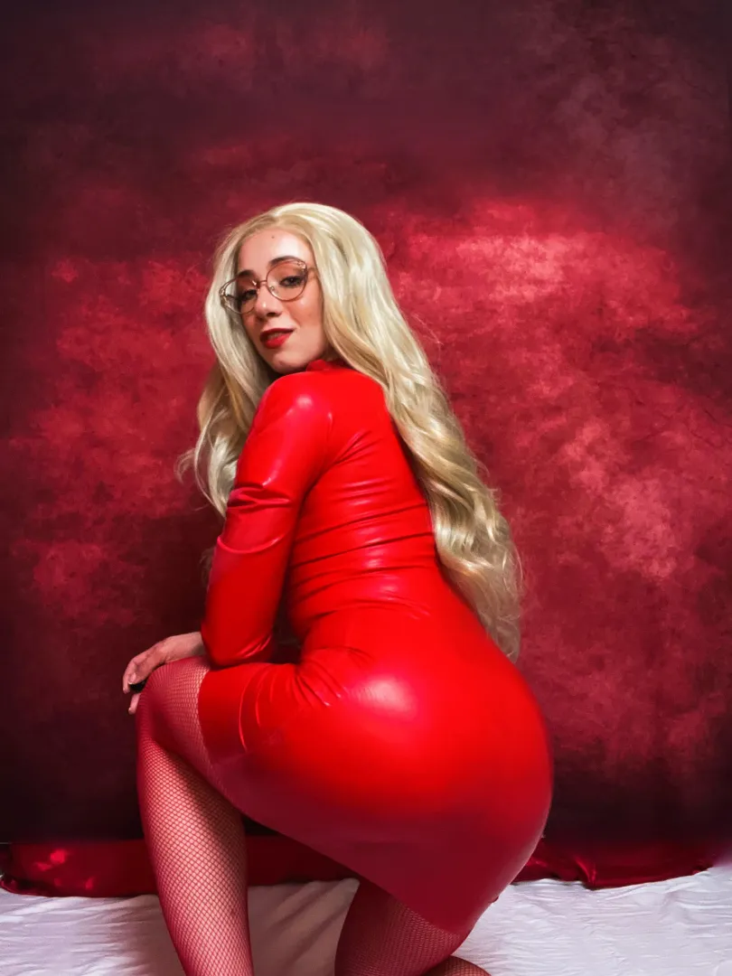 Saturday nights were made for Findom and stroking away your income ✨ posted by TheOreoCouple1