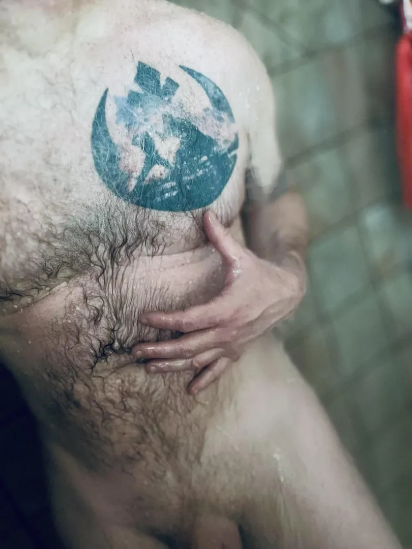 Saturdays are for long showers  posted by ilikemyoatmeallumpy_