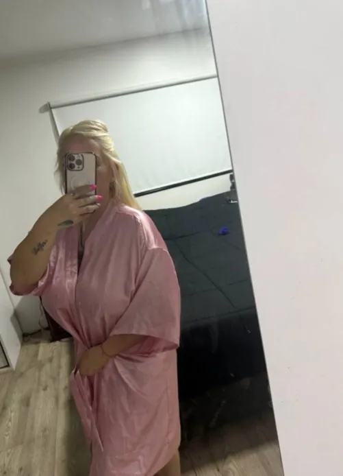 Say hello if you'd fuck a 45yo milf and be proud to tell your friends by Cryingpanda08