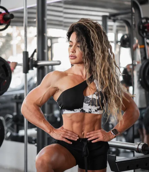 Say hi if you would fuck a fit girl like me by Feyrianna_