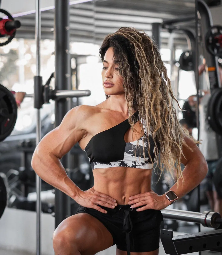 Say hi if you would fuck a fit girl like me posted by Feyrianna_