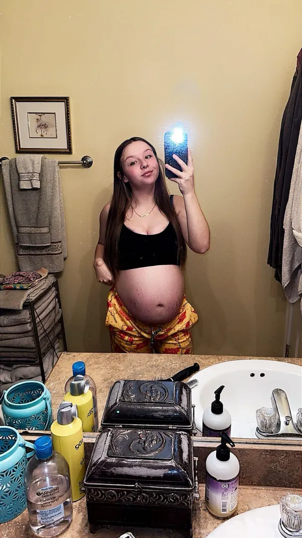 Say hi if your penis is longer than 4 inches ☺️ posted by cassieonlyxo