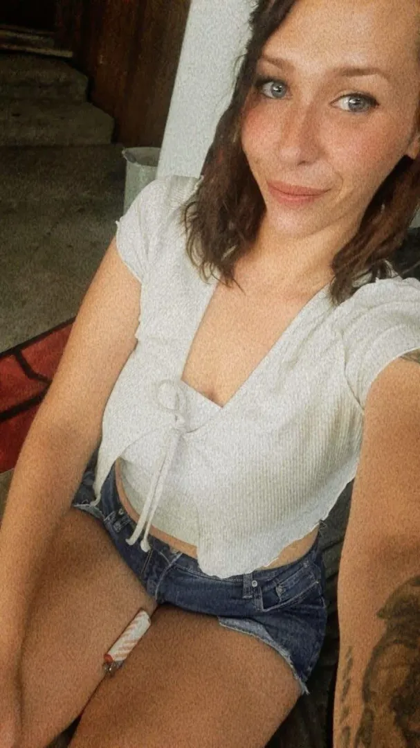 Say hi if your penis is longer than 4 inches ☺️ posted by graceybabexo