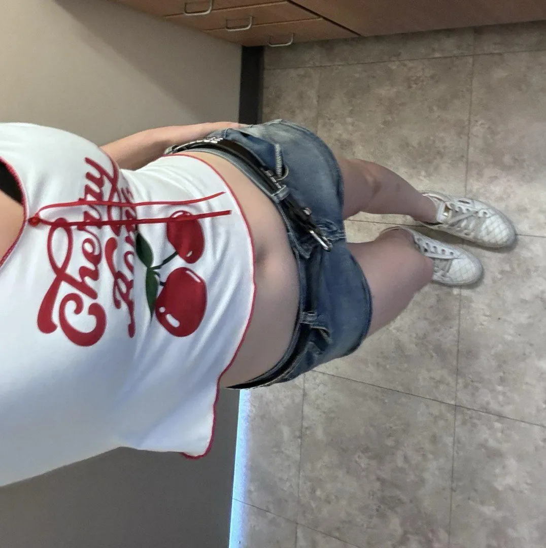 Say YES if you are jerking rn and I'll probably send you my nudes to jerk off to posted by britneybelmont