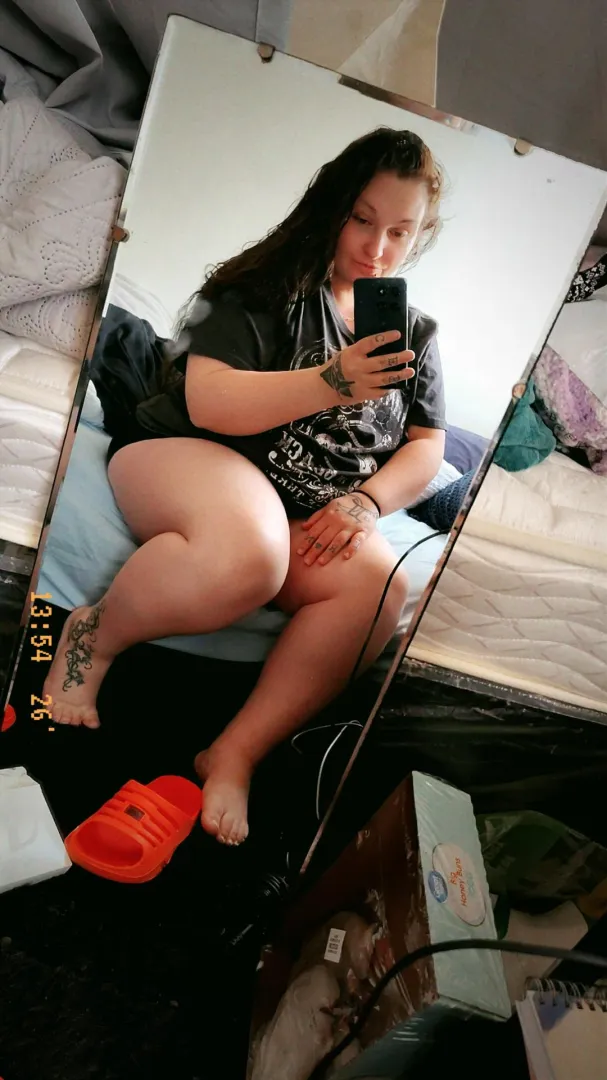 Scat play , hmu for customs, the dirtier the better posted by danniyumyum