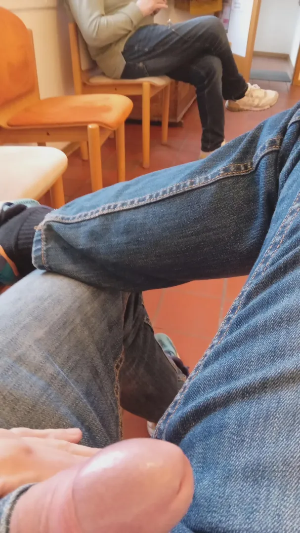 Schwanz raus im Wartezimmer posted by superding86