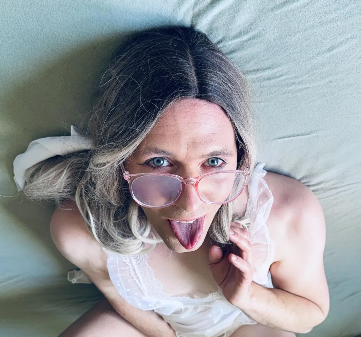 Schönes make up, aber da fehlt noch etwas wichtiges in meinem Gesicht… posted by vicky_maybe