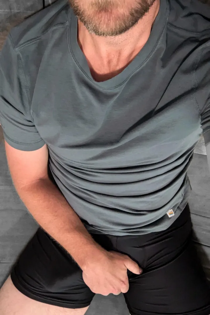 #Seattle | Guess who's happy it's Friday  posted by PNWGuyNextDoor